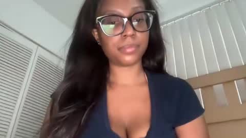 lunchboxgirl online show from August 1, 10:56 pm