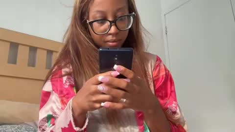 lunchboxgirl online show from June 17, 11:55 am