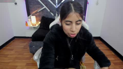 Snapshot of lunitaa18 chatting on February 26, 10:43 pm V A L E R I A online show from February 26, 10:43 pm