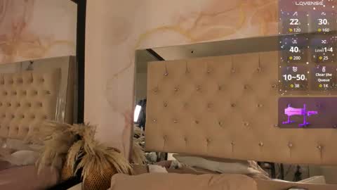 Snapshot of lunna__tylor chatting on October 12, 5:54 am lunna__tylor online show from October 12, 5:54 am