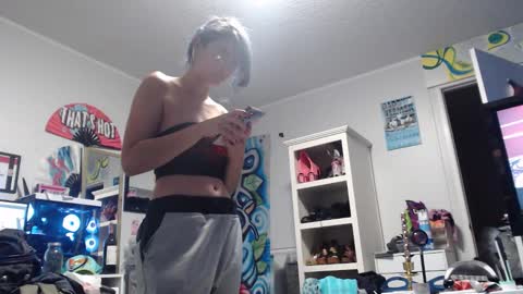 Snapshot of lunobbione chatting on October 20, 10:57 pm Lunobbione online show from October 20, 10:57 pm