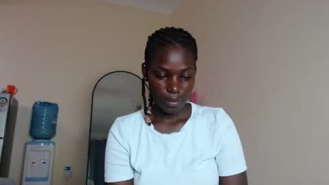 luo_queen online show from March 12, 9:39 pm