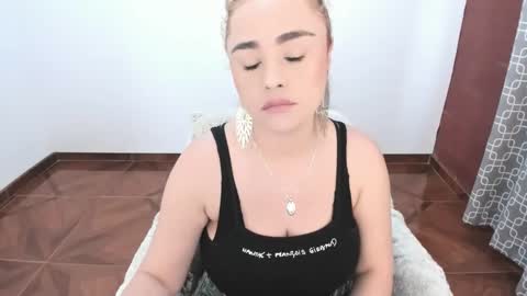 Snapshot of luscious86 chatting on January 20, 6:53 pm PAULINA online show from January 20, 6:53 pm