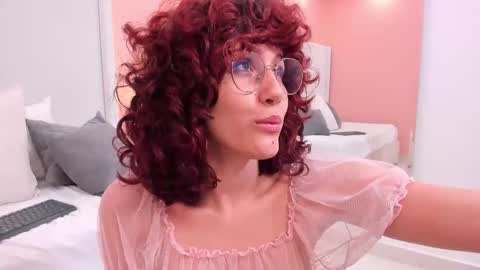 Snapshot of luucy_rose chatting on October 31, 6:50 am Lucy Rose  online show from October 31, 6:50 am