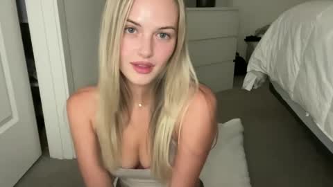 Aimee online show from September 27, 2:52 am