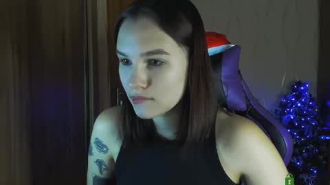 Snapshot of luvmeeow chatting on December 12, 3:10 am Ann online show from December 12, 3:10 am