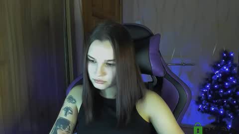 Snapshot of luvmeeow chatting on December 4, 12:08 am Ann online show from December 4, 12:08 am