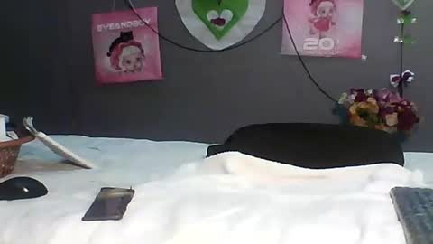 Bee Bee online show from February 19, 2:11 am