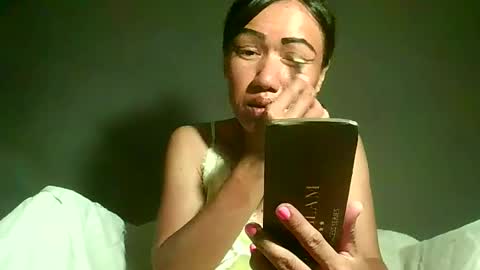 Bee Bee online show from April 25, 2:14 pm