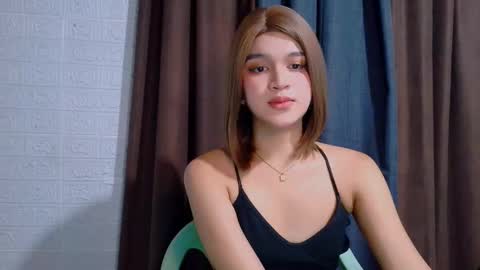 queen lux online show from February 18, 9:30 am