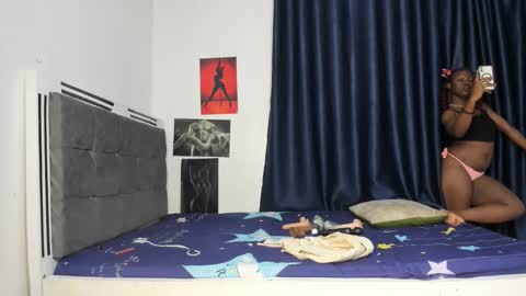 luxedollxoxoo online show from April 25, 7:55 pm