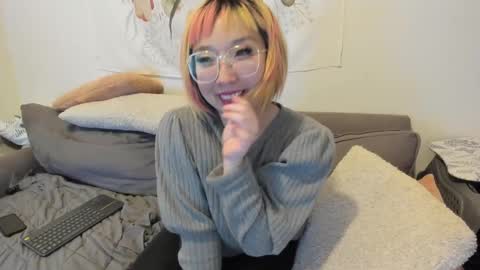 Snapshot of luxgray chatting on December 15, 1:35 am LuxGray online show from December 15, 1:35 am