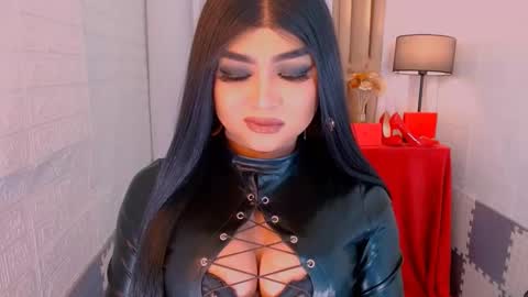 Snapshot of luxsasha chatting on September 25, 7:29 am Sasha Blaire online show from September 25, 7:29 am