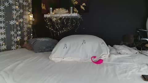 Snapshot of luxurylips chatting on December 13, 7:26 am Lux for your fun online show from December 13, 7:26 am