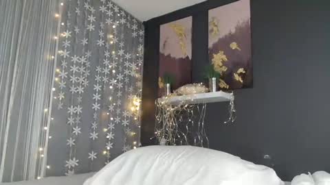 Snapshot of luxurylips chatting on December 31, 8:04 am Lux for your fun online show from December 31, 8:04 am