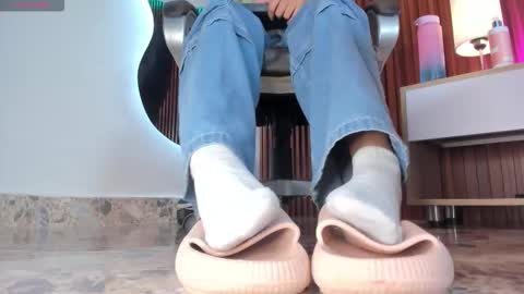 Lyhana Lee online show from October 1, 11:37 am