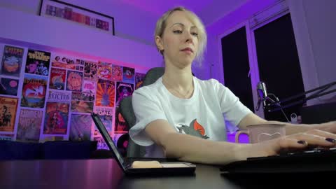Snapshot of lylithskye chatting on January 9, 8:24 am Lylith Skye NO NUDE model online show from January 9, 8:24 am