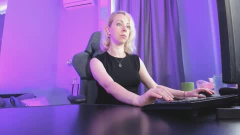 Snapshot of lylithskye chatting on September 21, 10:47 am Lylith Skye NO NUDE model online show from September 21, 10:47 am