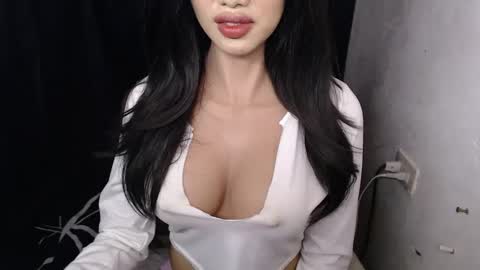 Lyn online show from March 18, 2:00 pm