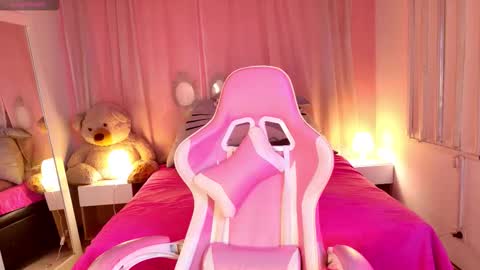 Snapshot of lyna_love chatting on October 13, 8:22 pm Lyna love online show from October 13, 8:22 pm