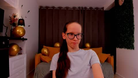 Snapshot of lynettebails chatting on February 24, 4:36 pm Sara online show from February 24, 4:36 pm