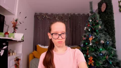 Snapshot of lynettebails chatting on December 28, 4:09 pm Sara online show from December 28, 4:09 pm