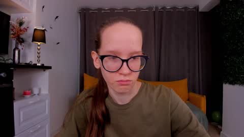 Snapshot of lynettebails chatting on December 18, 5:00 pm Sara online show from December 18, 5:00 pm