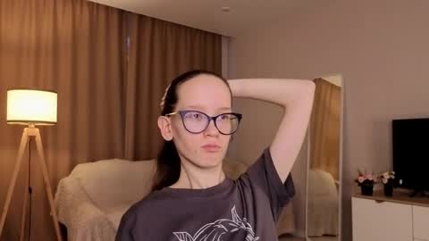 Sara online show from April 21, 1:42 am