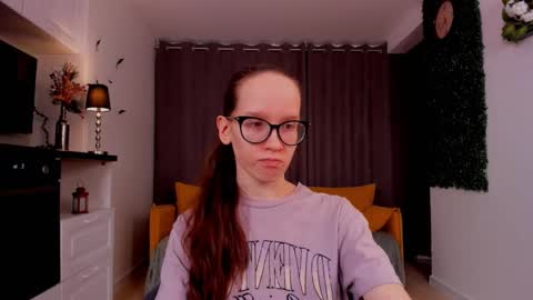Snapshot of lynettebails chatting on March 4, 4:20 pm Sara online show from March 4, 4:20 pm
