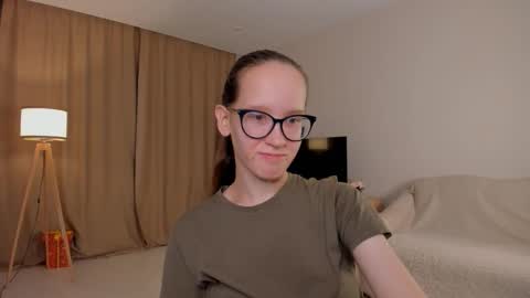 Snapshot of lynettebails chatting on October 8, 4:22 pm Sara online show from October 8, 4:22 pm
