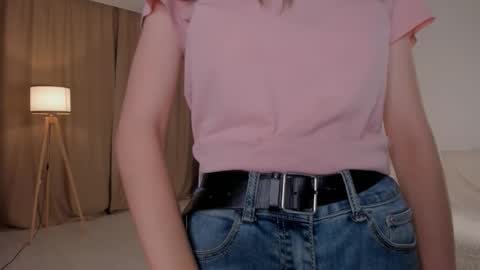 Snapshot of lynettebails chatting on October 18, 4:32 pm Sara online show from October 18, 4:32 pm