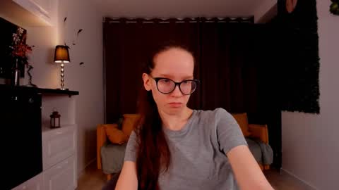 Snapshot of lynettebails chatting on March 8, 4:05 pm Sara online show from March 8, 4:05 pm
