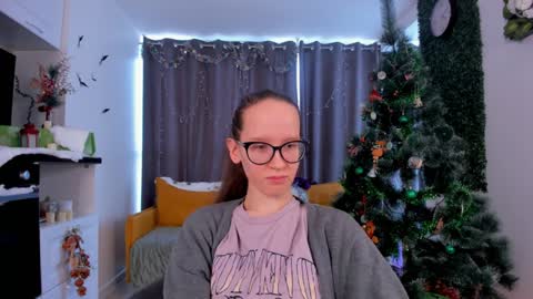 Snapshot of lynettebails chatting on December 31, 8:04 am Sara online show from December 31, 8:04 am