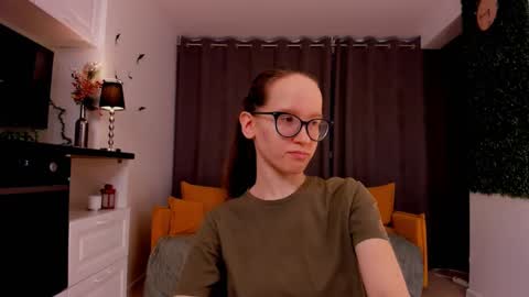 Snapshot of lynettebails chatting on February 22, 4:15 pm Sara online show from February 22, 4:15 pm