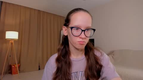 Snapshot of lynettebails chatting on September 30, 4:12 pm Sara online show from September 30, 4:12 pm