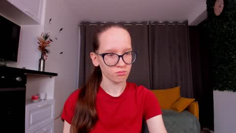 Snapshot of lynettebails chatting on December 14, 4:08 pm Sara online show from December 14, 4:08 pm