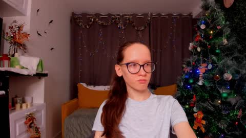 Snapshot of lynettebails chatting on January 4, 4:11 pm Sara online show from January 4, 4:11 pm