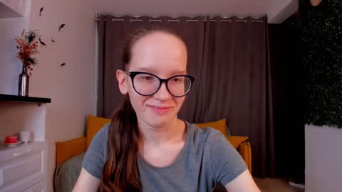 Snapshot of lynettebails chatting on December 9, 4:05 pm Sara online show from December 9, 4:05 pm