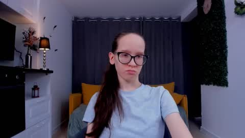Snapshot of lynettebails chatting on March 3, 4:21 pm Sara online show from March 3, 4:21 pm