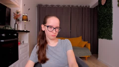 Snapshot of lynettebails chatting on December 4, 4:05 pm Sara online show from December 4, 4:05 pm