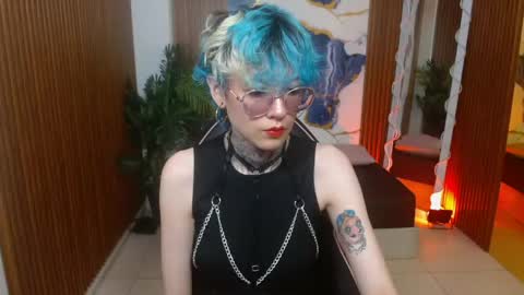 lyra_tay online show from April 25, 7:00 pm