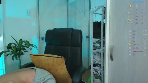 maaddy_ online show from June 2, 12:44 am