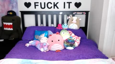 Mackenzie Wolfe online show from October 3, 5:12 am