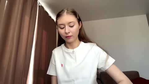 Mia online show from March 17, 8:51 am