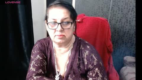 Snapshot of madam_sanjanne chatting on December 11, 6:14 am Madam Sanjanne online show from December 11, 6:14 am