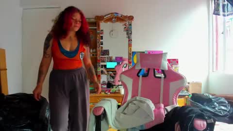 Snapshot of madam_sativa chatting on February 27, 3:59 pm di online show from February 27, 3:59 pm