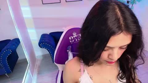 maddie_t18 online show from April 22, 11:40 am