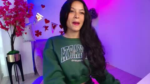 maddie_t18 online show from February 13, 11:45 am