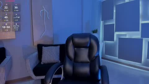 Maddison online show from April 22, 8:28 pm