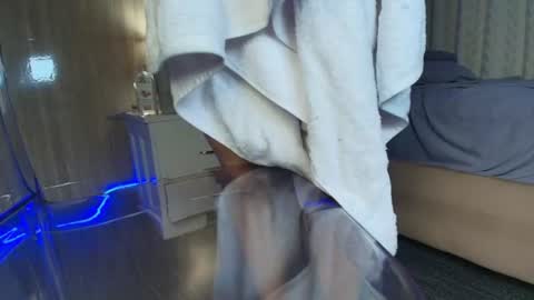 Maddyluxe online show from June 13, 3:04 am